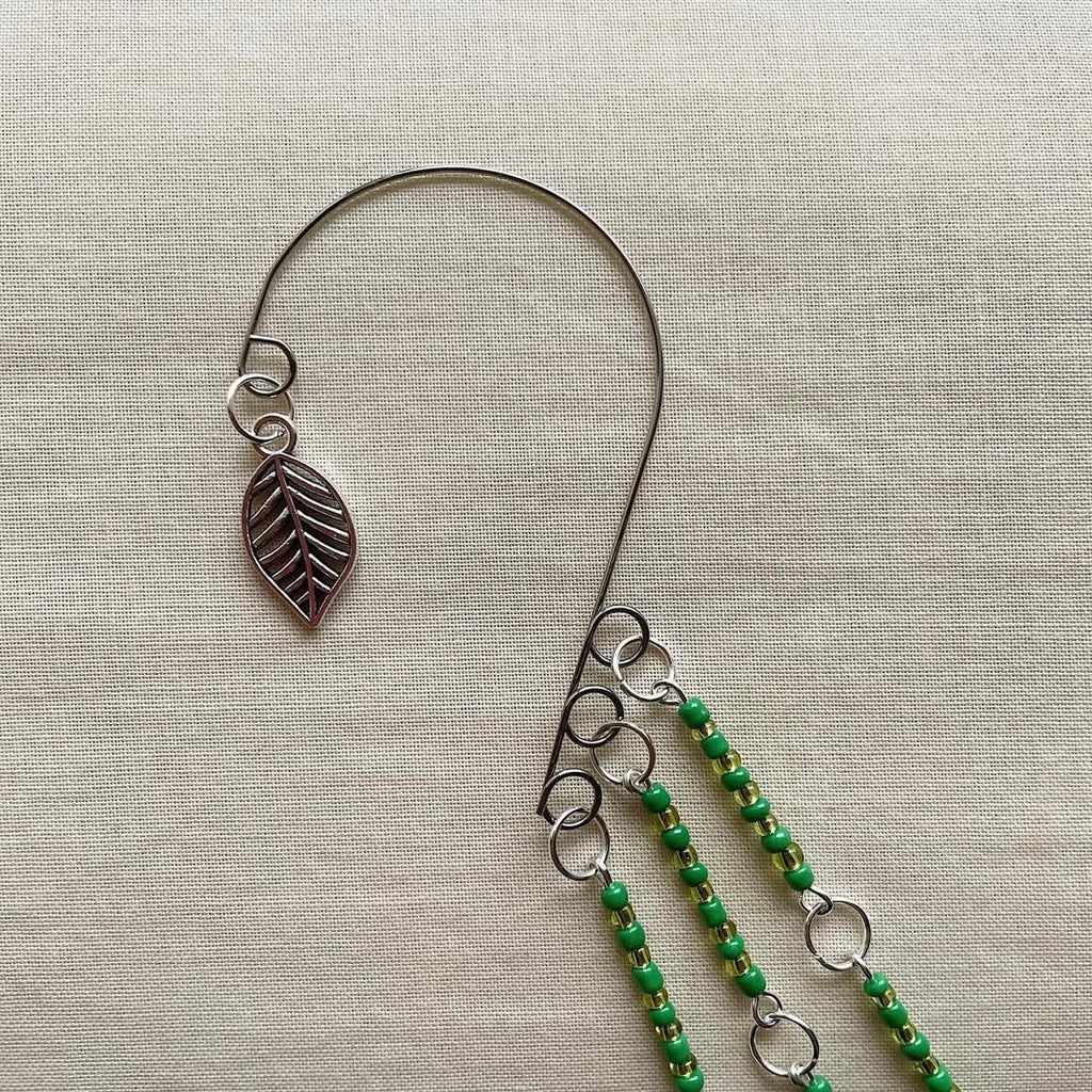 Green 🍃 beaded ear cuff ✨