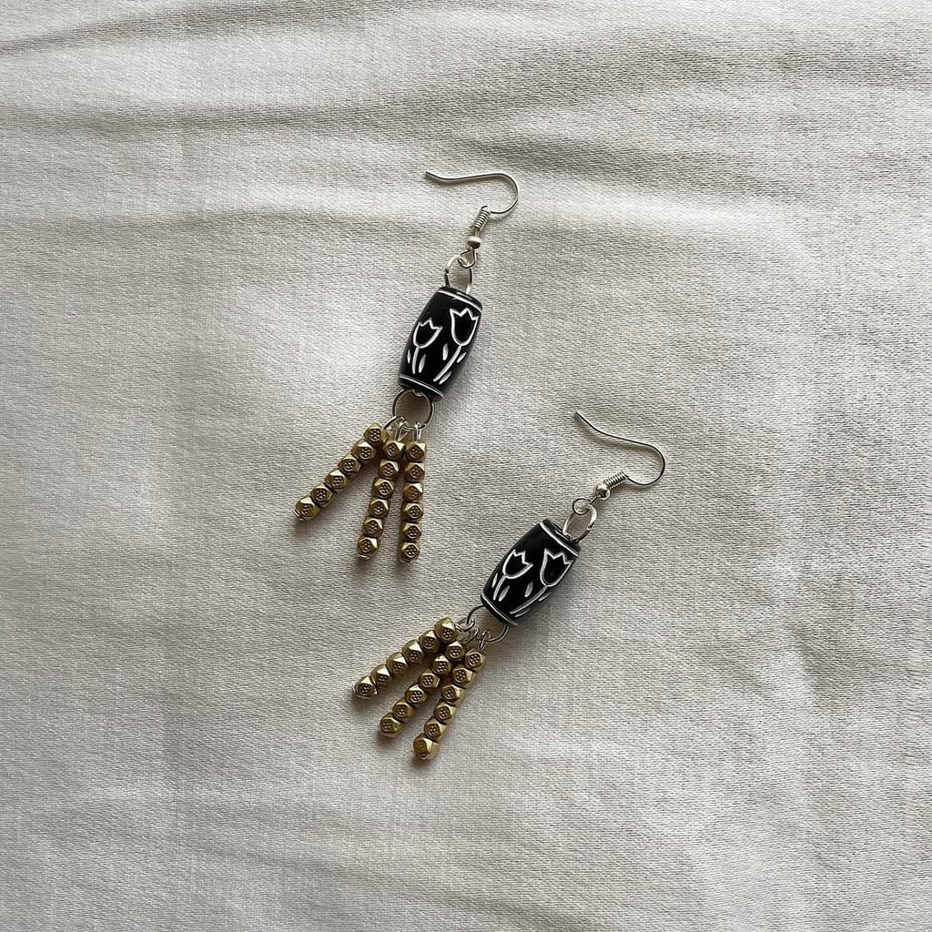 Tulip and gold beaded earrings ✨