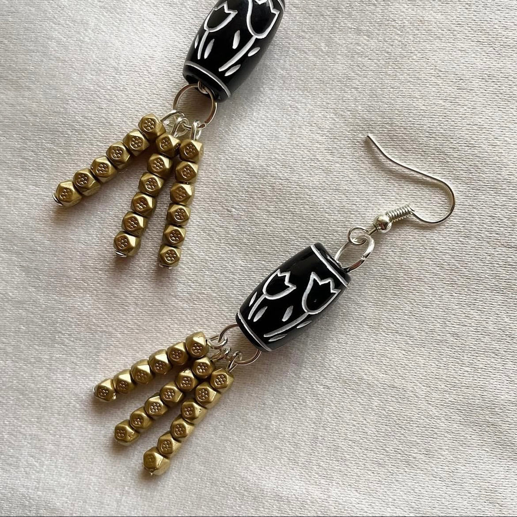 Tulip and gold beaded earrings ✨