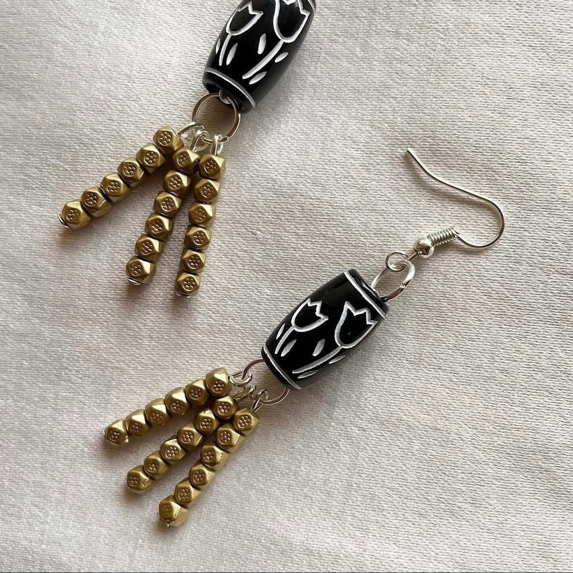 Tulip and gold beaded earrings ✨