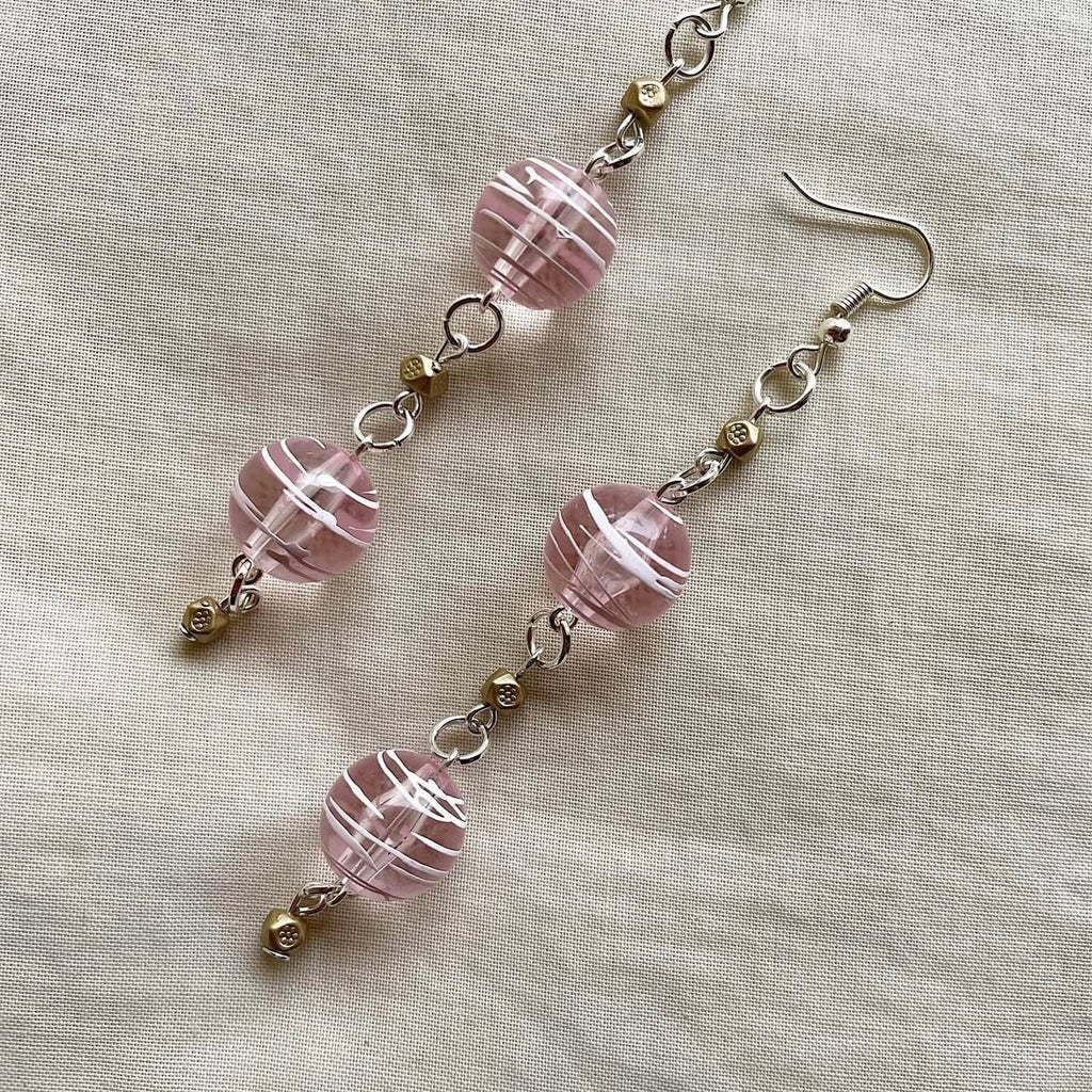 Pink scribble beaded earrings ✨