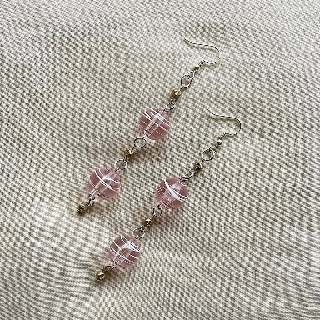 Pink scribble beaded earrings ✨