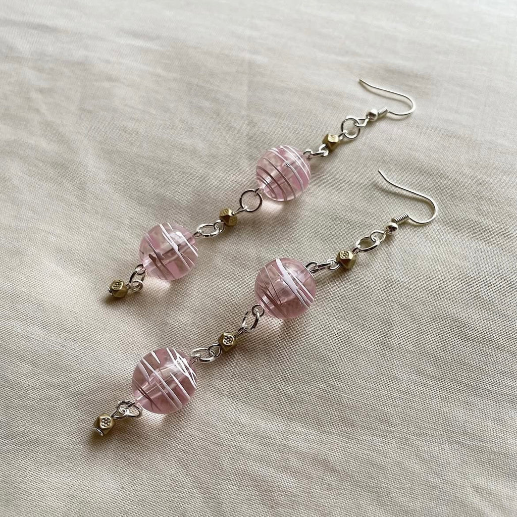 Pink scribble beaded earrings ✨