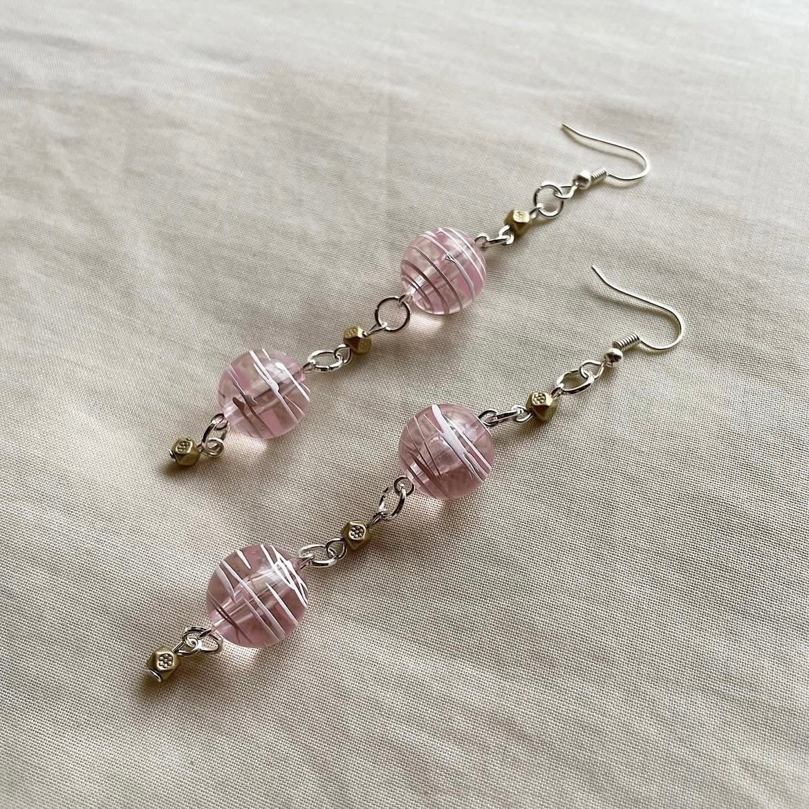 Pink scribble beaded earrings ✨