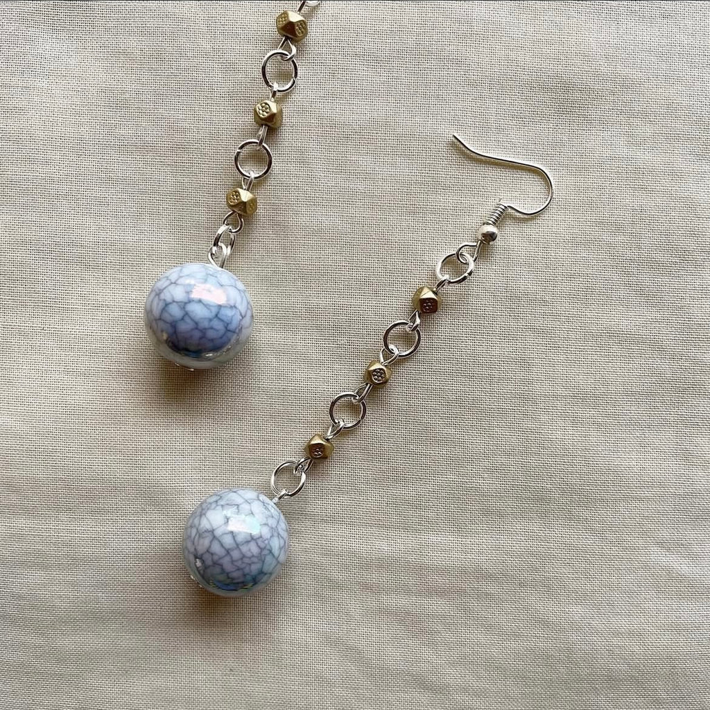 Shiny crackled beaded earrings ✨