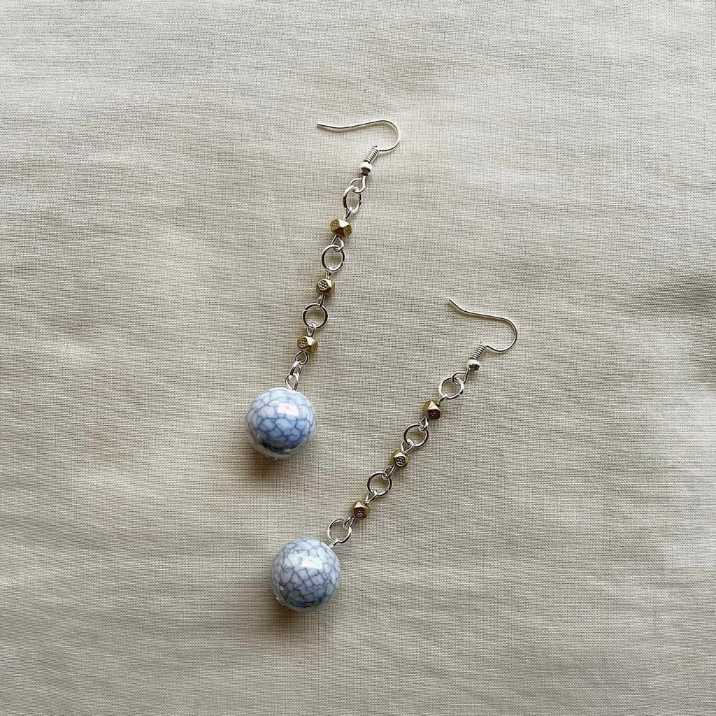 Shiny crackled beaded earrings ✨