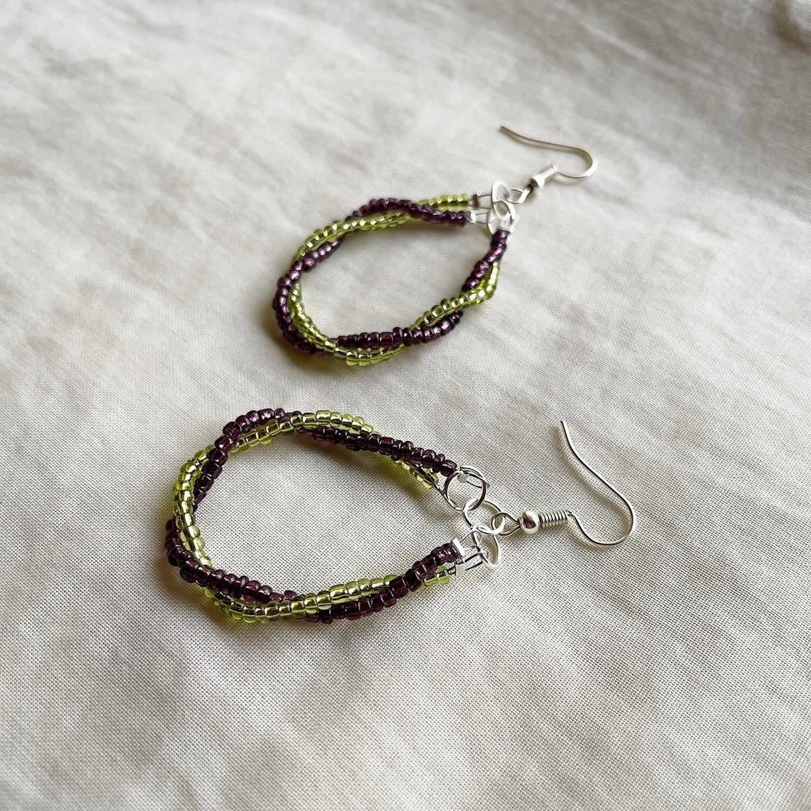 Twisted loop beaded earrings ✨