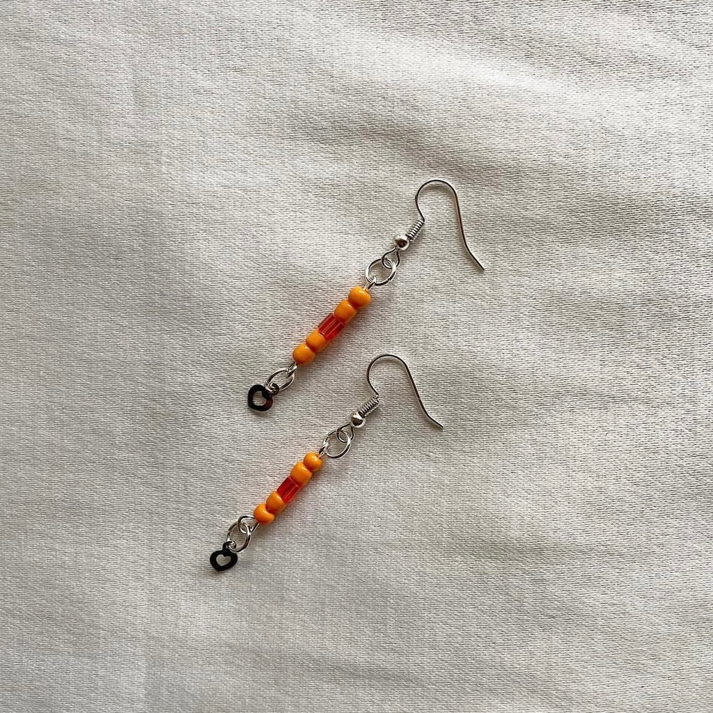 Tangerine heart beaded earrings ✨
