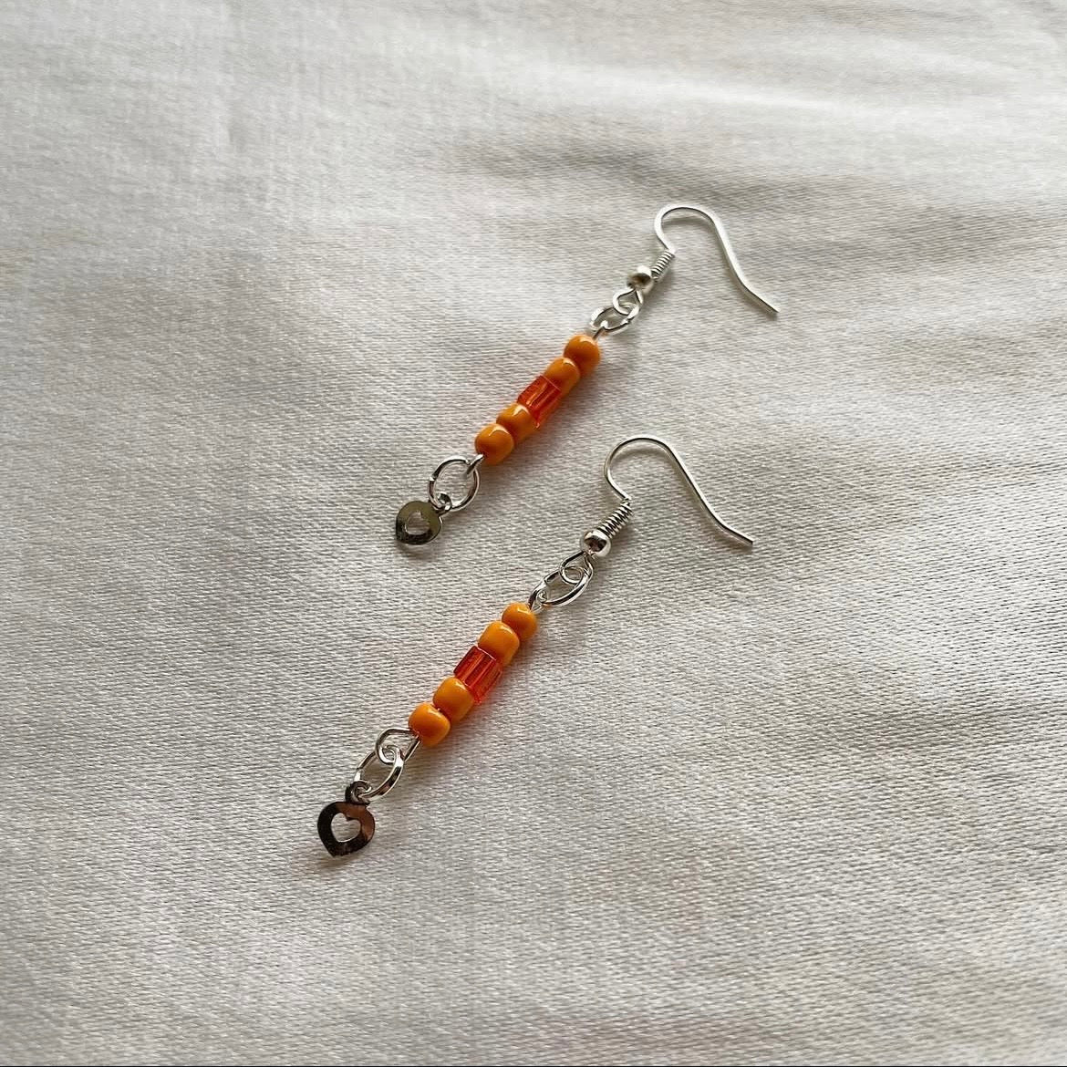 Tangerine heart beaded earrings ✨