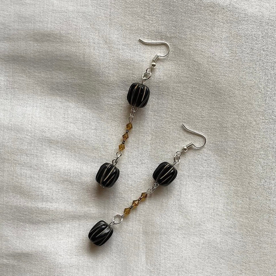 Black and gold beaded earrings ✨
