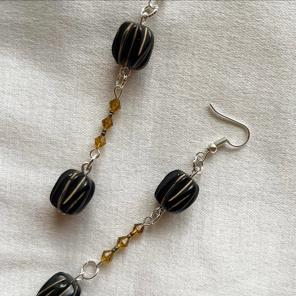 Black and gold beaded earrings ✨