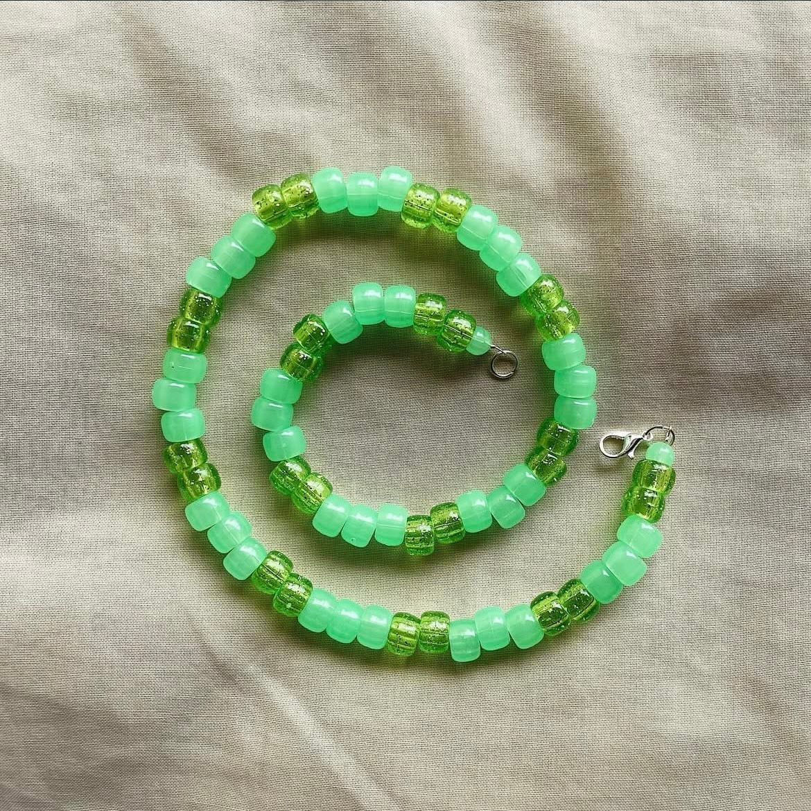 Chunky green beaded necklace ✨