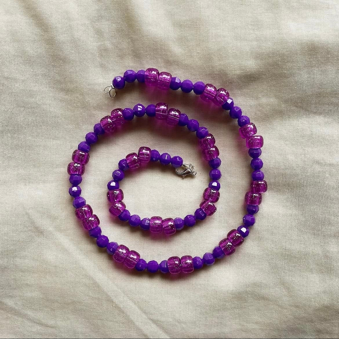 Chunky purple beaded necklace ✨
