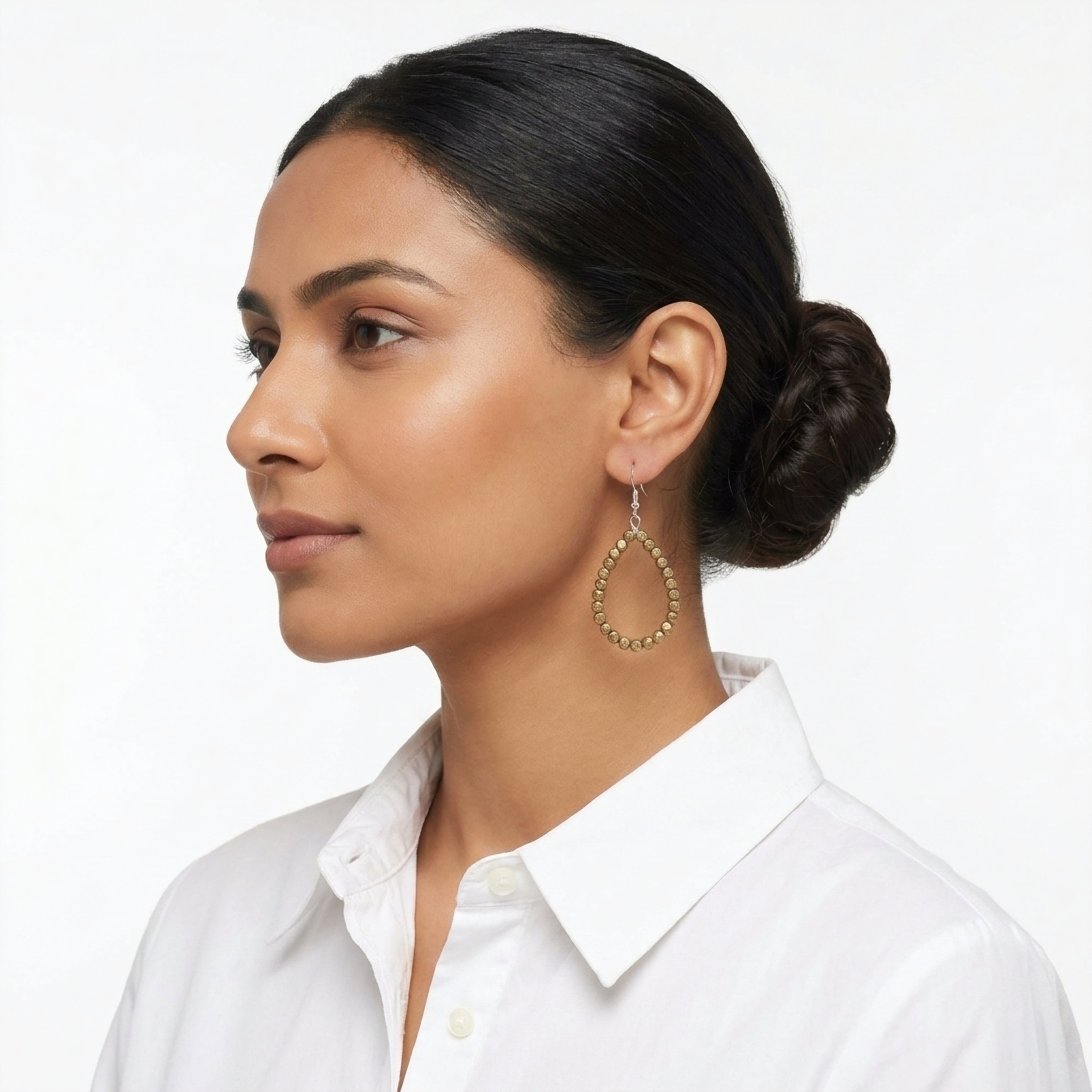Muted gold loop beaded earrings ✨