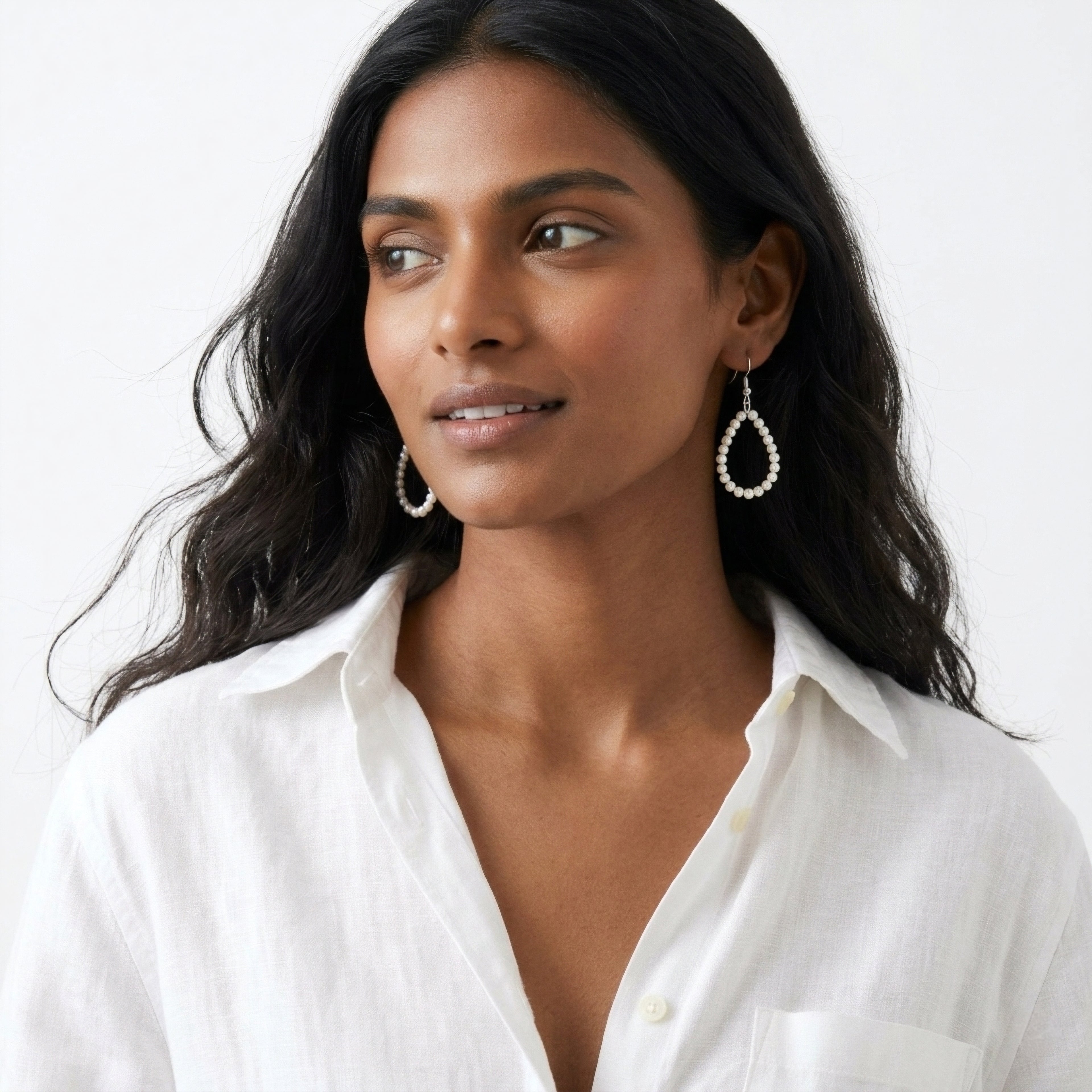 Off-white pearl loop beaded earrings ✨