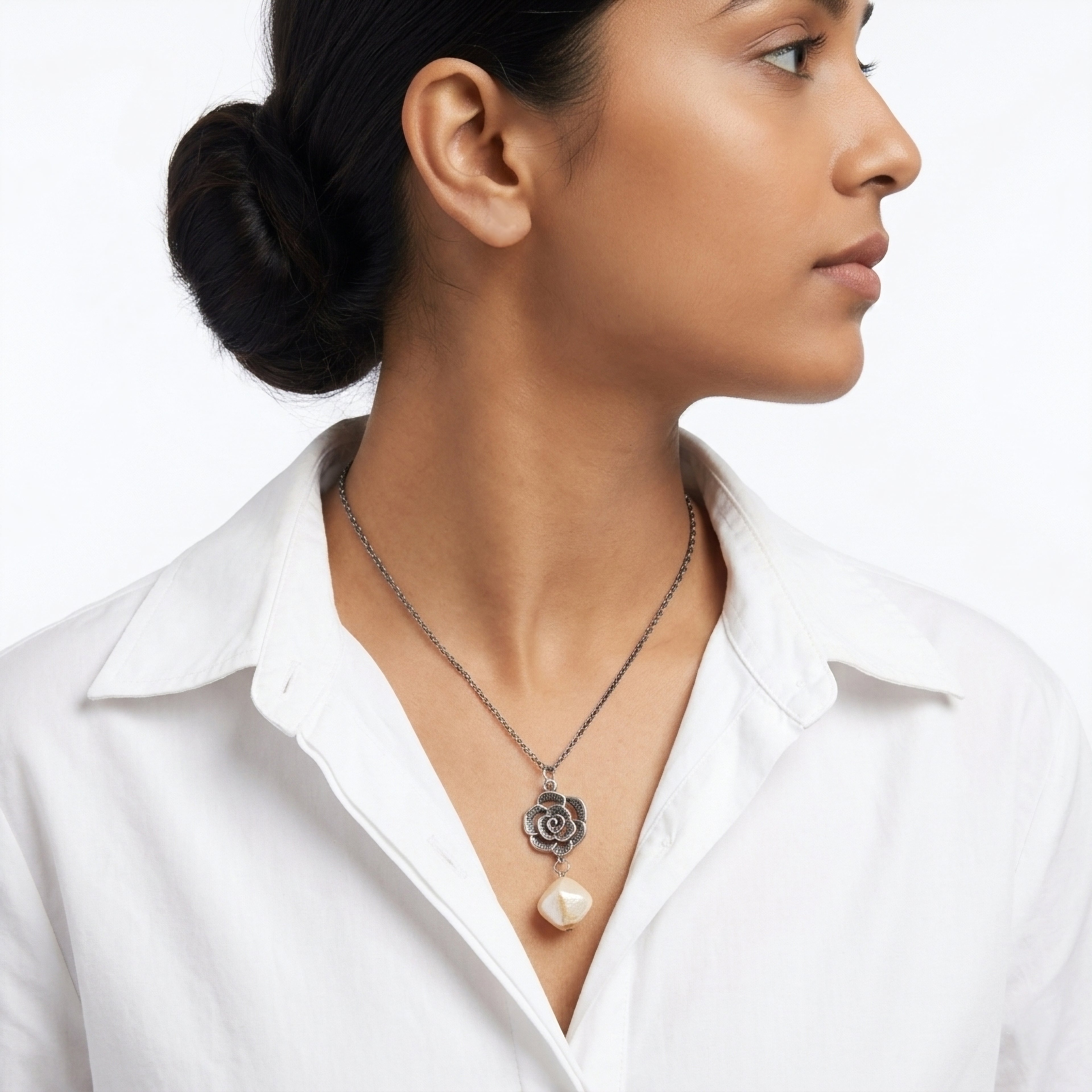 Big rose & pearl pendant necklace ✨