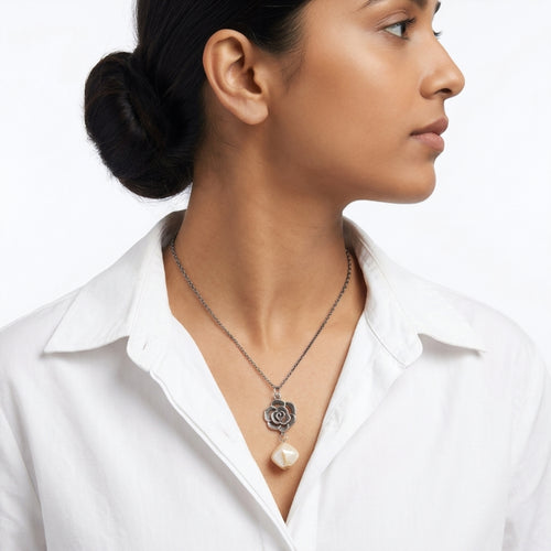 Big rose & pearl pendant necklace ✨